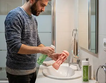 Cómo limpiar una Fleshlight correctamente sin estropear el SuperSkin